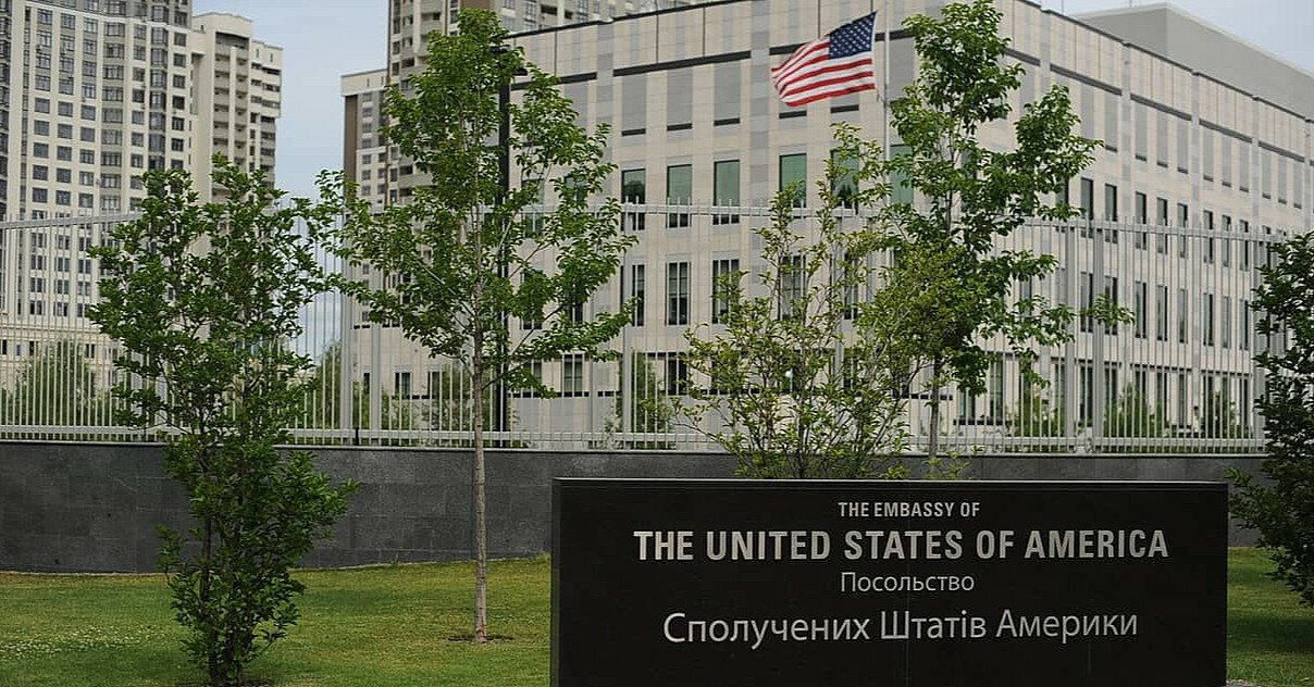 CNN: Пентагон допускає військову охорону посольства США у Києві