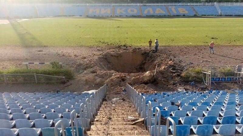 Мер: По Миколаєву прилетіло 8 ракет, влучили у стадіон і військове містечко