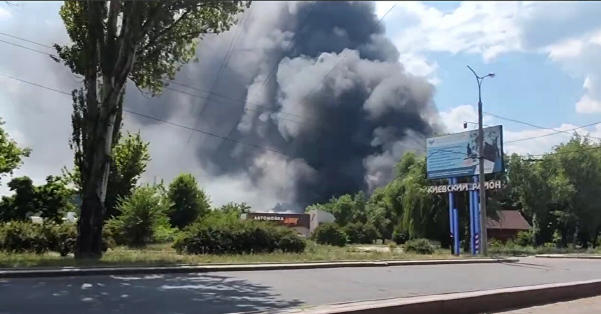 ЗМІ: В Донецьку вибухнув російський склад боєприпасів