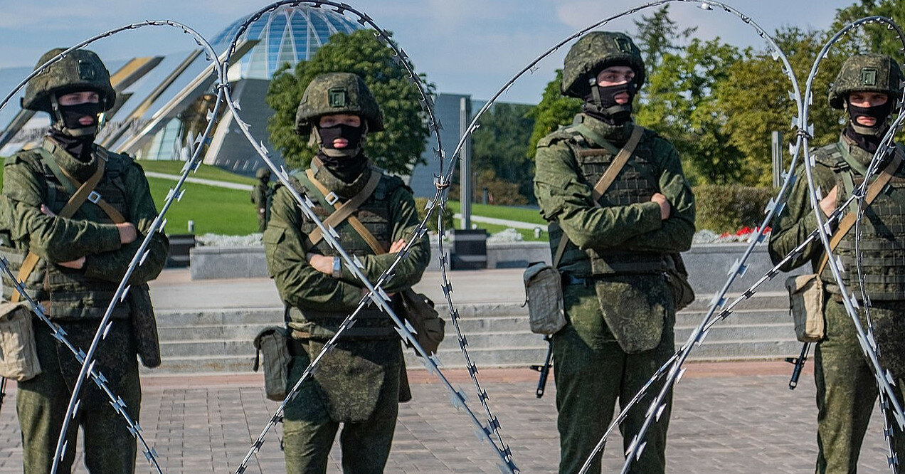 ЗМІ: у містах Білорусі мешканцям почали масово роздавати повістки