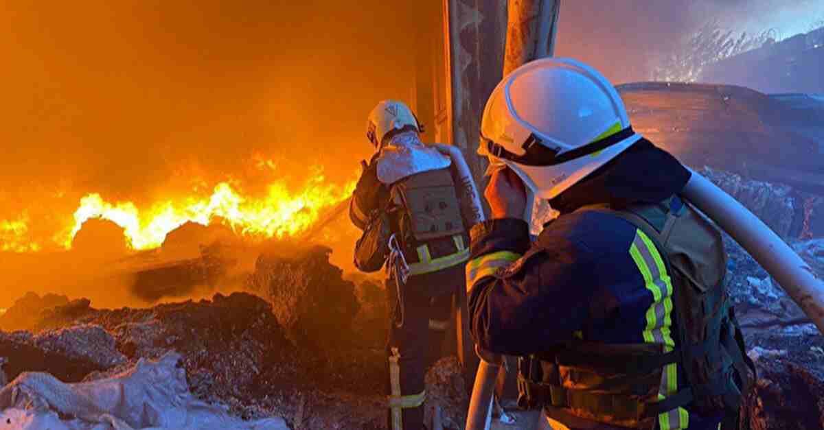 ДСНС: через російські удари частково порушене електропостачання у 15 областях