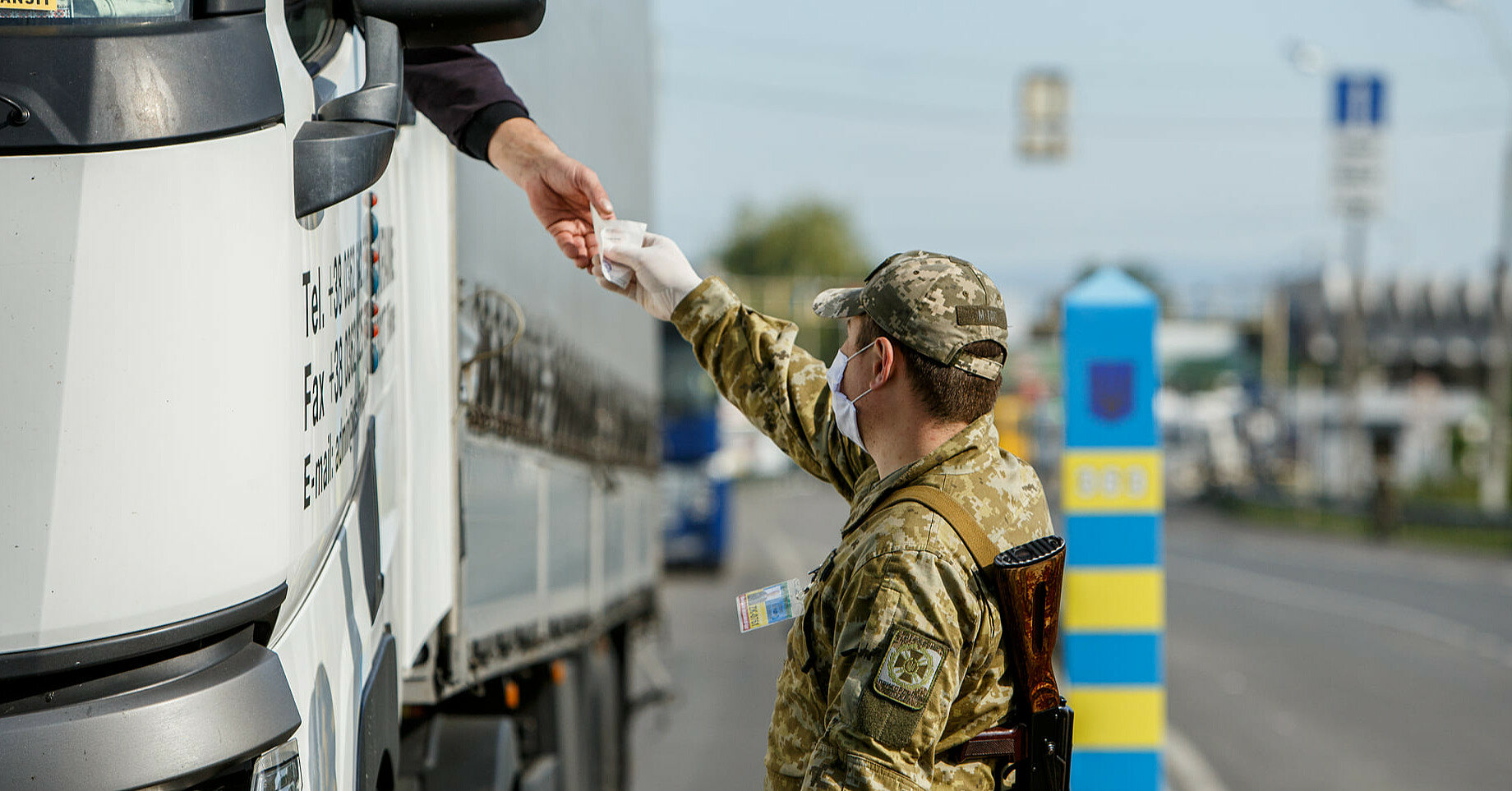 Зеленський відповів на петицію про скасування безвізу з Білоруссю