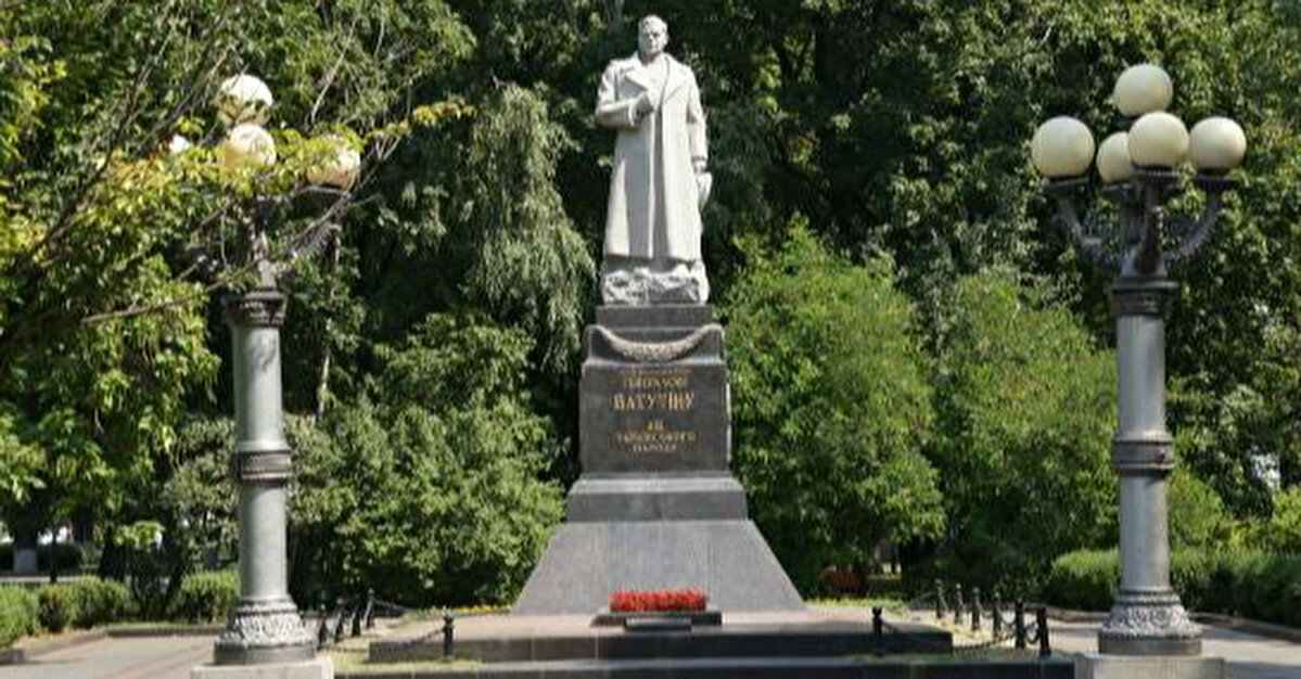 Мінкульт дозволив демонтаж пам’ятників Чкалову та Ватутіну у Києві