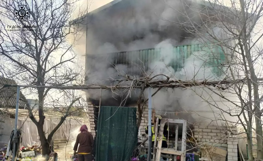 У Павлограді спалахнув двоповерховий дачний будинок