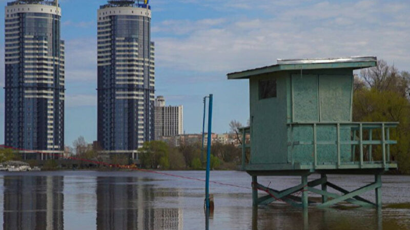 Ситуація з паводком у Києві: рівень води майже не змінився, але є підтоплення