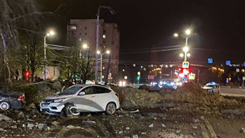 У Білгороді внаслідок потужного вибуху утворилася вирва прямо на вулиці