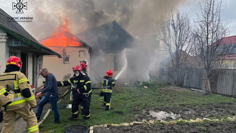 На пожежі у Новомосковську загинула жінка та постраждав чоловік: деталі