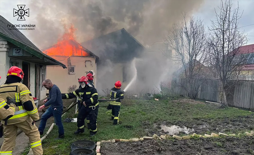 На пожежі у Новомосковську загинула жінка та постраждав чоловік: деталі