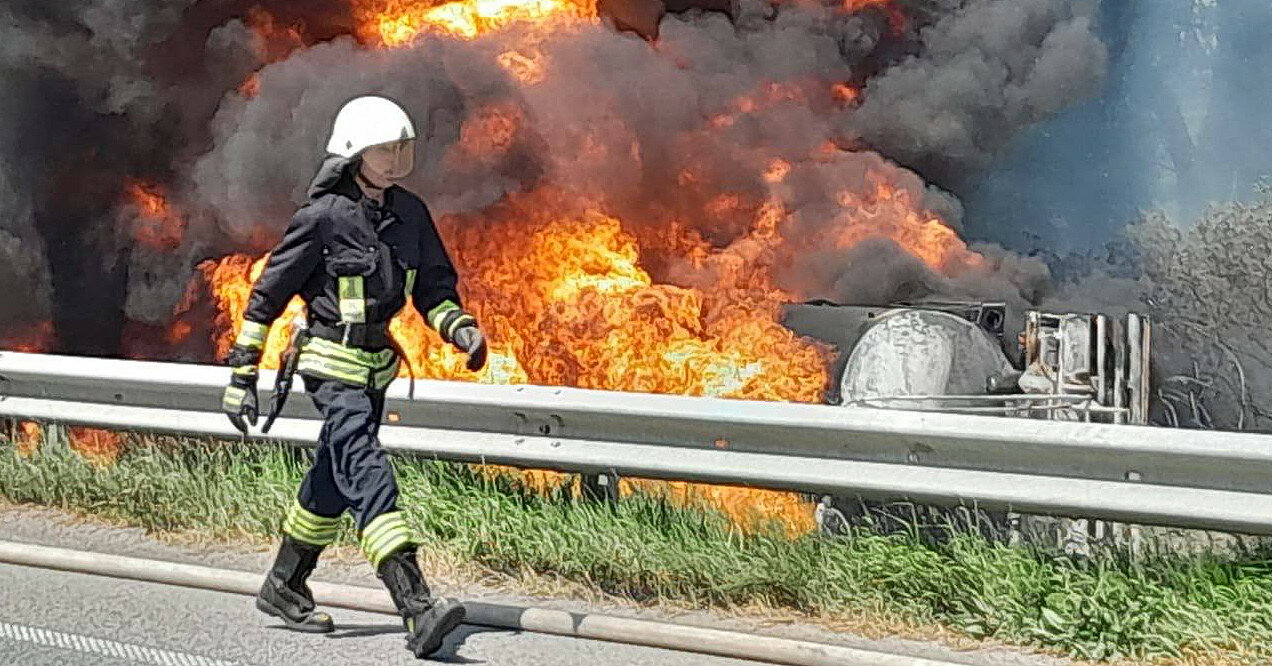 На Київщині вибухнув бензовоз, водій загинув — поліція