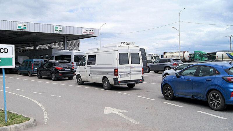 У Держприкордонслужбі спростували інформацію про заборону виїзду з 17-річним юнакам