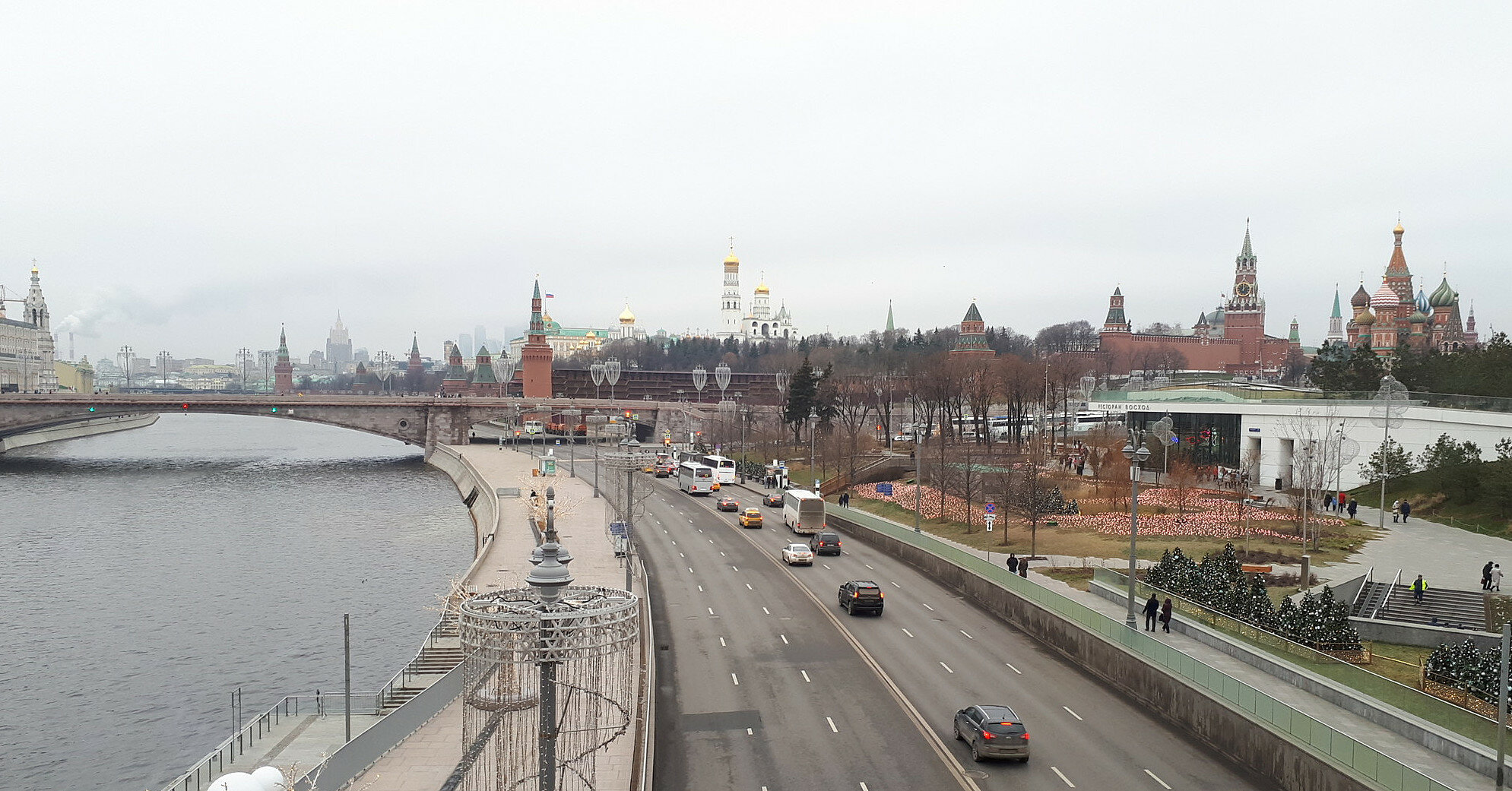 РосЗМІ повідомили, що в центрі Москви знову бачили безпілотник і дим