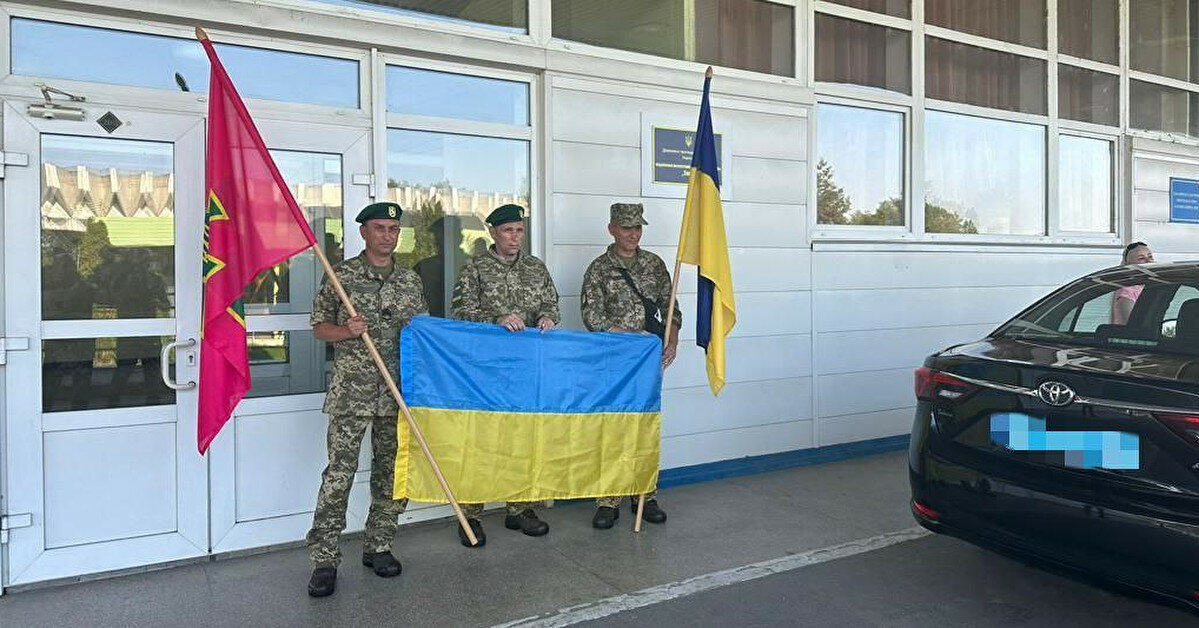 В Україні показали трьох військовополонених, яких повернули з Угорщини