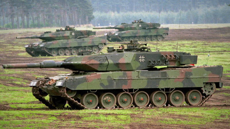 Іспанія передасть Україні 20 БТР, польовий госпіталь і 4 Leopard 2