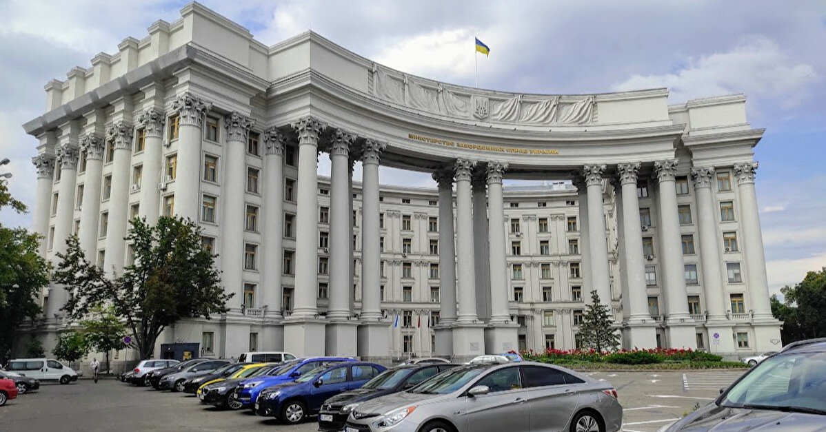 МЗС викликала повіреного Угорщини через передачу військовополонених з РФ