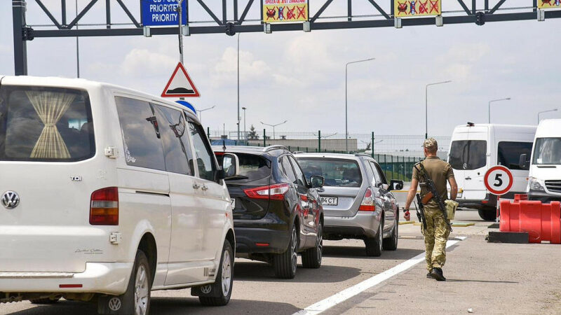 У виїзді з України щодня відмовляють близько 150 чоловікам — ДПСУ