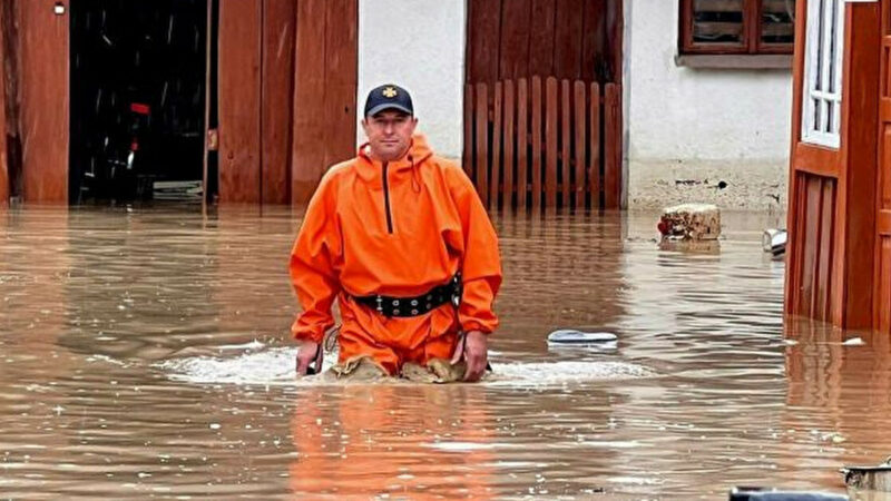 На Прикарпатті через зливу підтопило села: проводиться евакуація