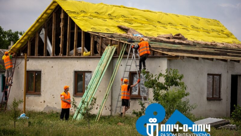 Дніпропетровщина вже відбудовує два села Херсонської області