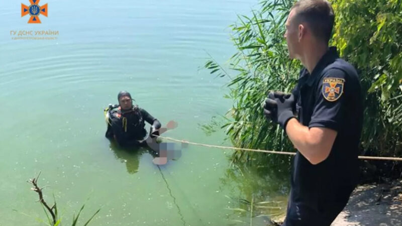 У Синельниківському районі рятувальники дістали з водойми тіло загиблого чоловіка