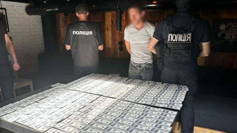 В Одесі затримали чоловіка, який обіцяв “відмазати” від мобілізації за $20 тисяч