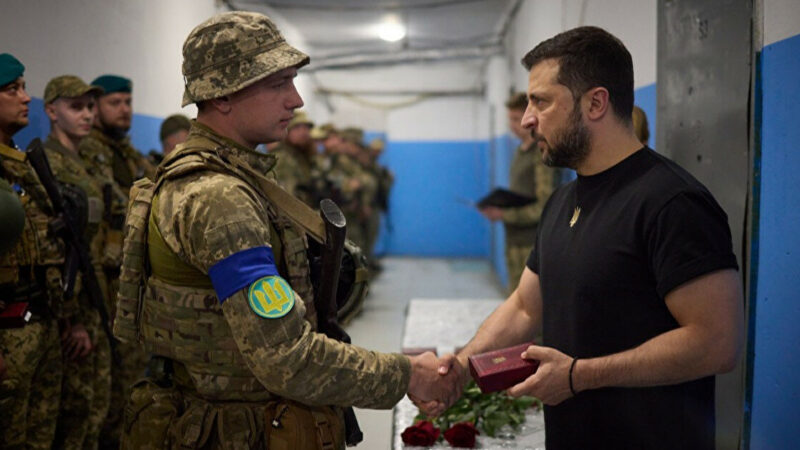 Зеленський відвідав 8 бойових бригад на Донеччині