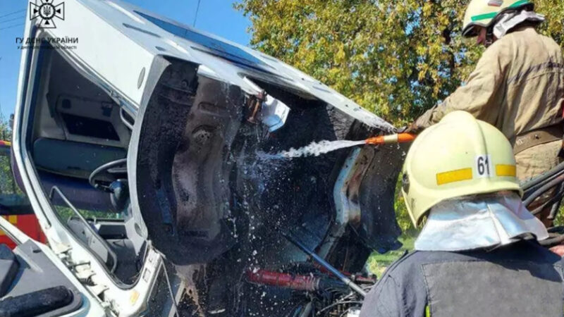 У Криворізькому районі під час руху спалахнула вантажівка: деталі