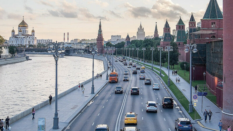 У Москві затримали жінку, яка вийшла з прапором України