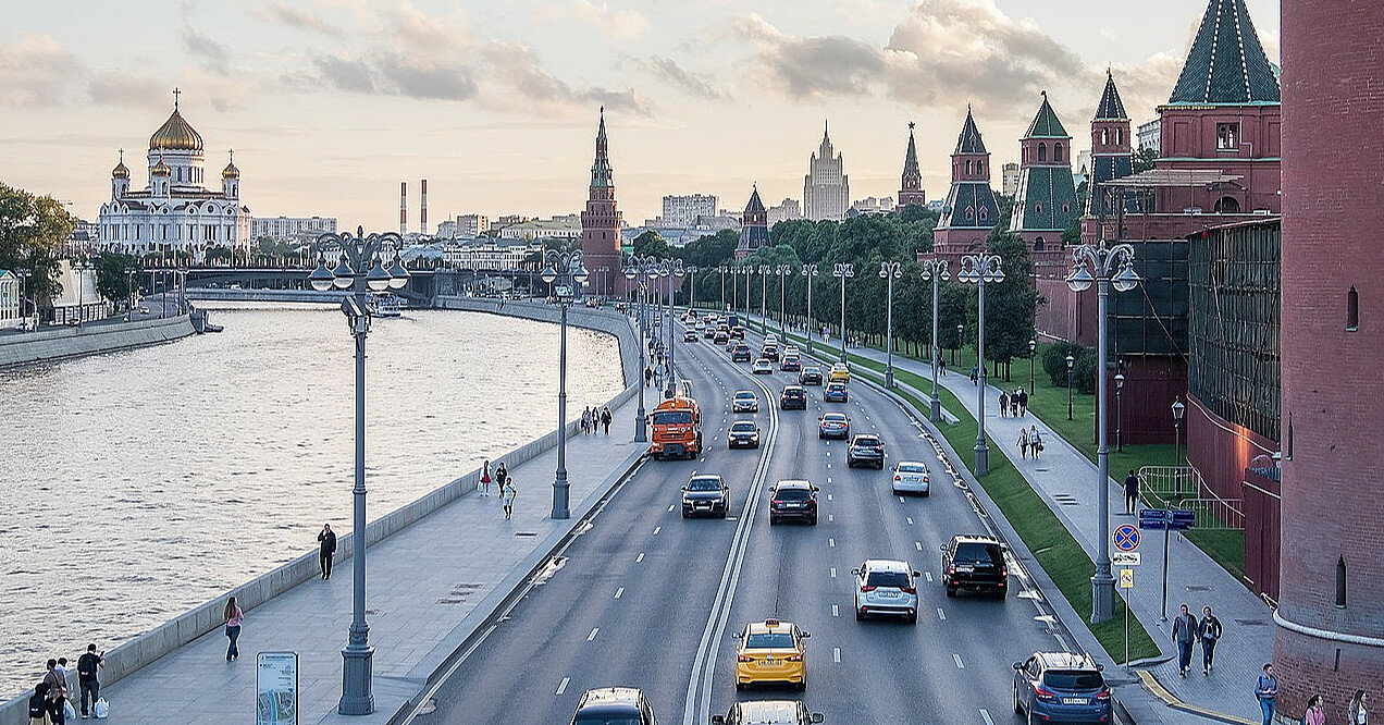 У Москві затримали жінку, яка вийшла з прапором України