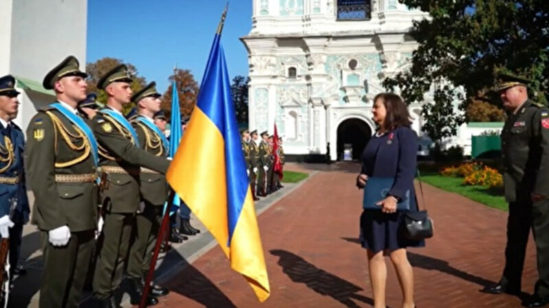 Зеленський прийняв вірчі грамоти у новопризначеного посла ЄС