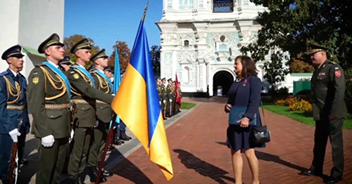 Зеленський прийняв вірчі грамоти у новопризначеного посла ЄС