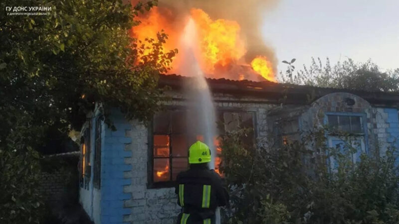 Вогнеборці Кам’янського району загасили палаючий будинок