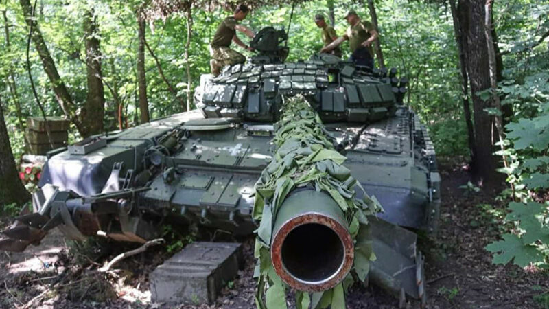 Данія та Чехія спільно передадуть Україні танки та БМП