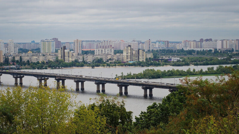 Внаслідок атаки дронів на Київ поранено 5 людей, серед них дитина