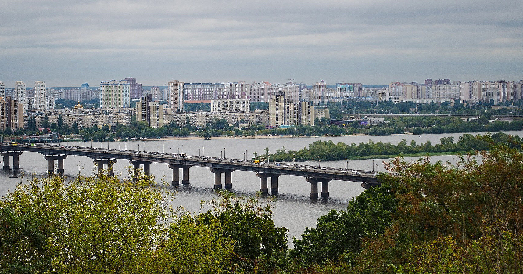 Внаслідок атаки дронів на Київ поранено 5 людей, серед них дитина