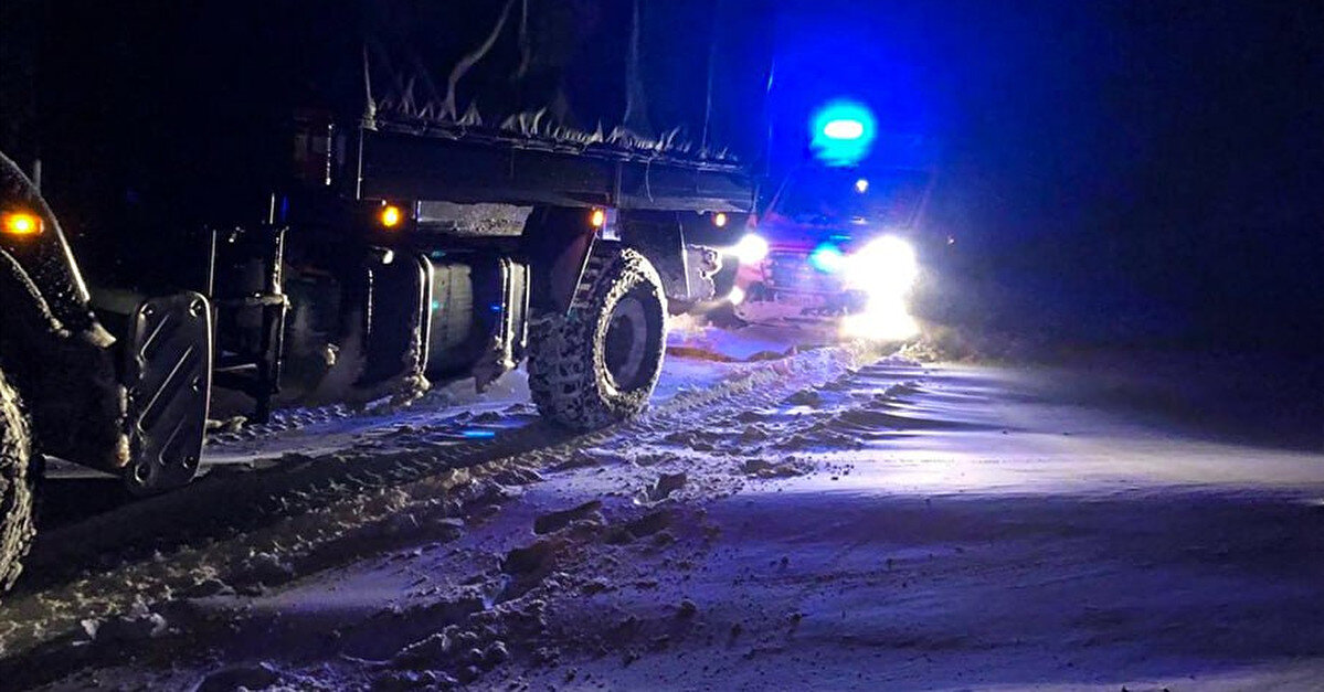 Через заметіль перекрили 14 доріг, рятувальники витягли 840 авто – МВС