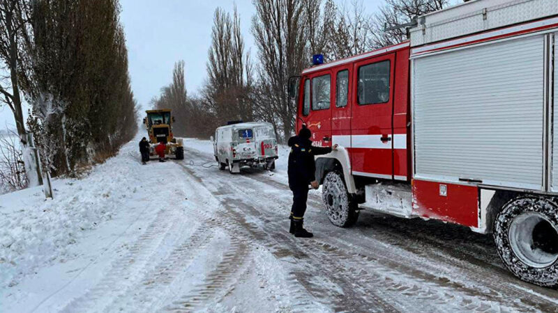 ДСНС: Через негоду в Україні знеструмлено понад 350 населених пунктів