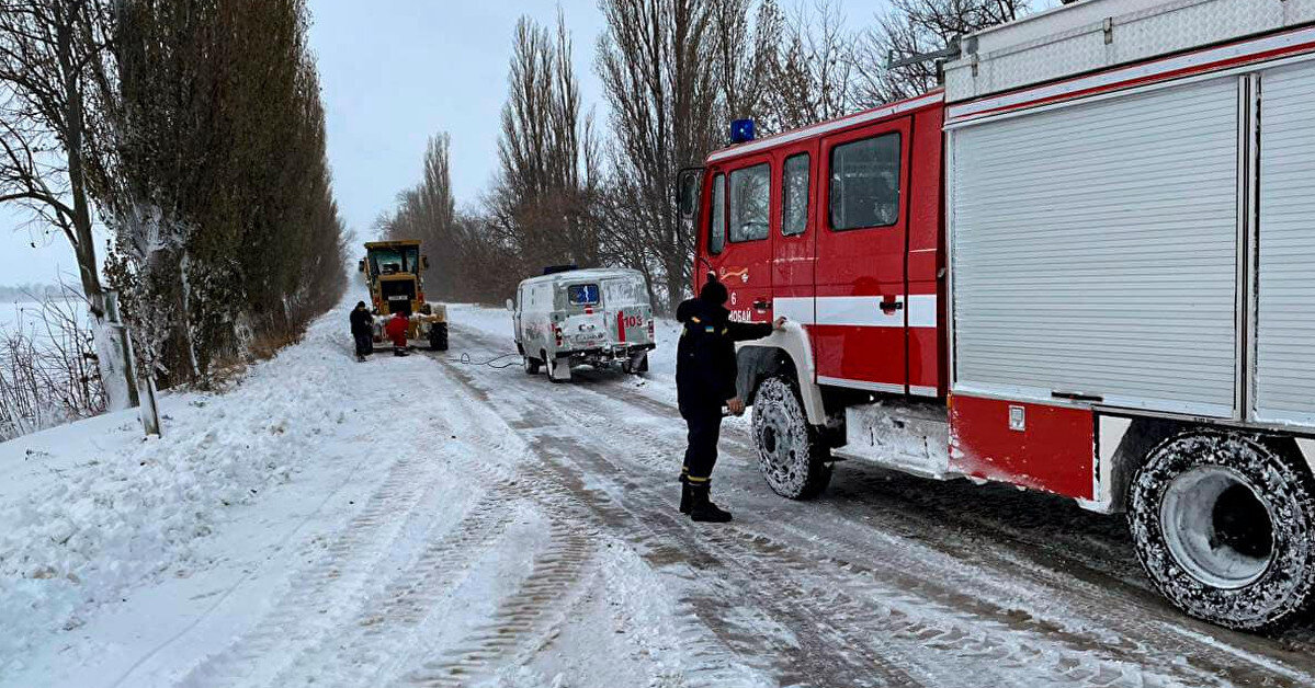 ДСНС: Через негоду в Україні знеструмлено понад 350 населених пунктів