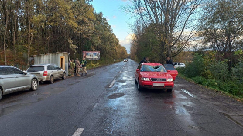 У Закарпатській області автомобіль збив прикордонника на блокпосту