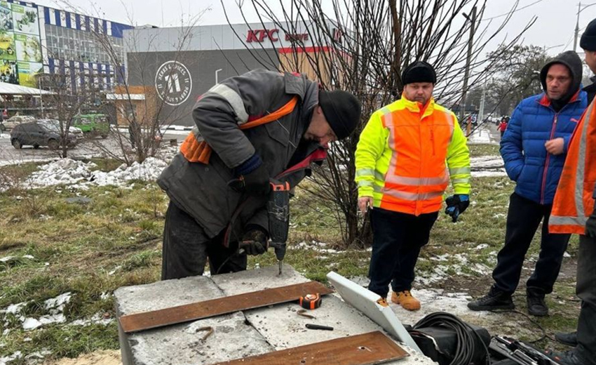 Працюватимуть навіть під час блекауту: на світлофори у Дніпрі встановлюють акумулятори