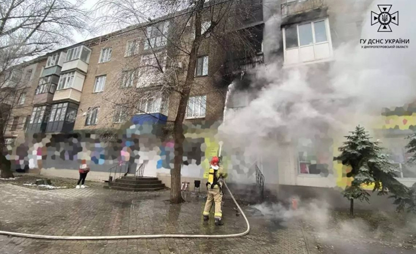 Рятувальники Кривого Рогу ліквідували пожежу в чотирьохповерховому житловому будинку