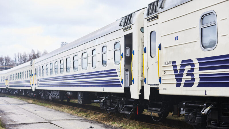 Пасажири херсонського поїзда, що потрапили під обстріл, доїхали до Миколаєва