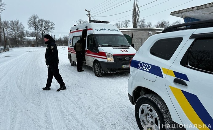 У Новомосковському районі поліцейські продовжують допомагати водіям долати негоду