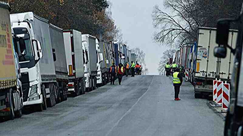 Польські перевізники зняли блокаду на двох пунктах пропуску з Україною