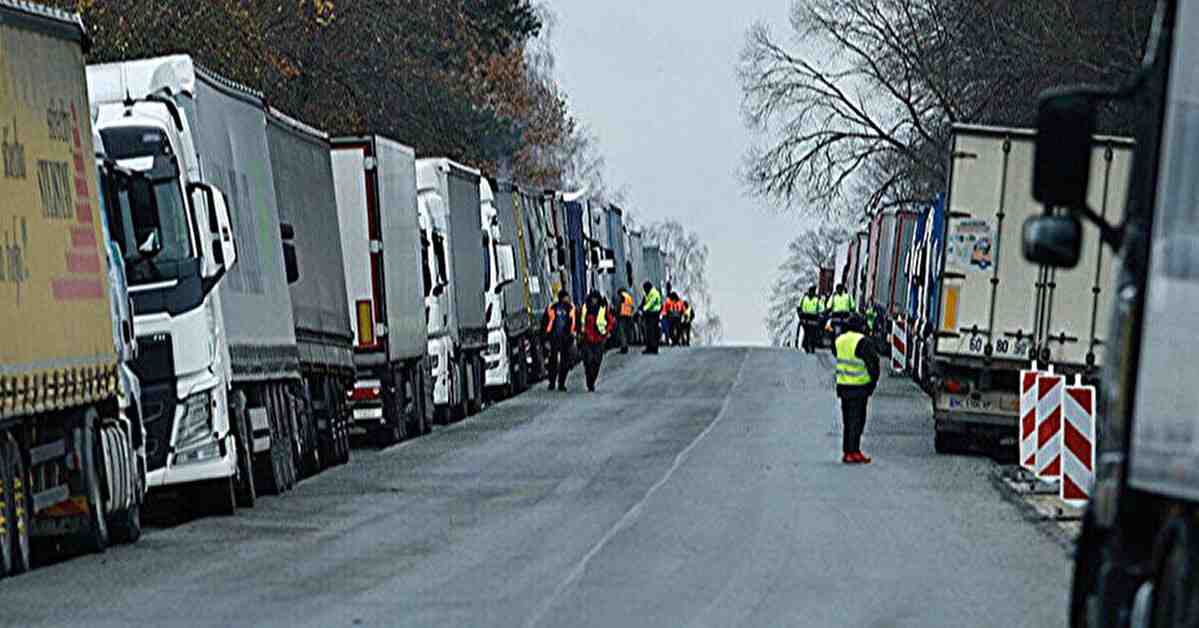 Польські перевізники зняли блокаду на двох пунктах пропуску з Україною