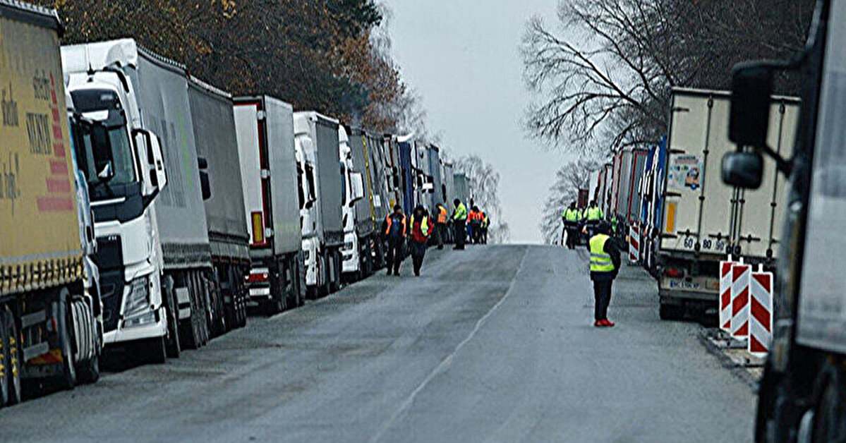 Румунські фермери розблокували ще один пункт пропуску з Україною