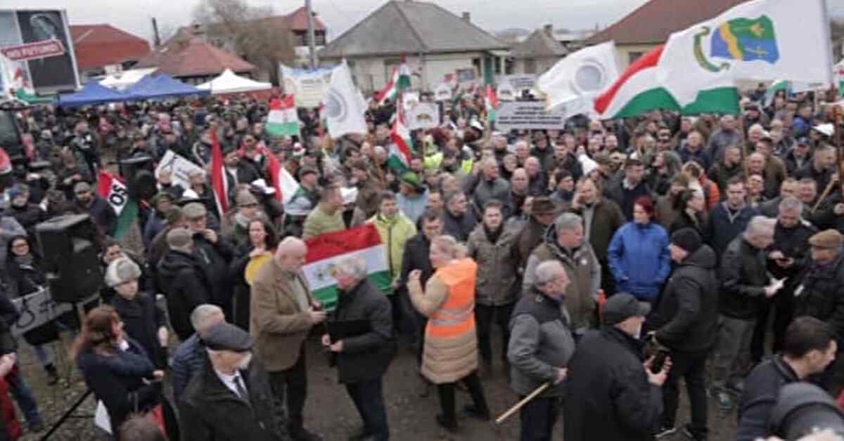 ЗМІ: Угорські фермери влаштували протест на кордоні з Україною