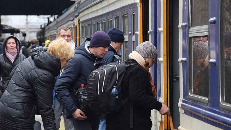 У Польщі хочуть продовжити термін перебування українських біженців до червня