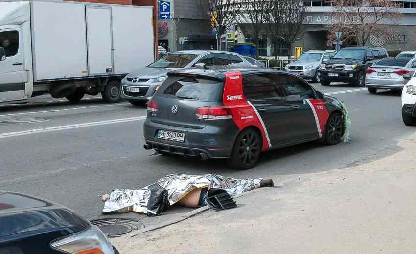 Біля ТЦ «Новий Центр» у Дніпрі Volkswagen на смерть збив чоловіка, який перебігав дорогу