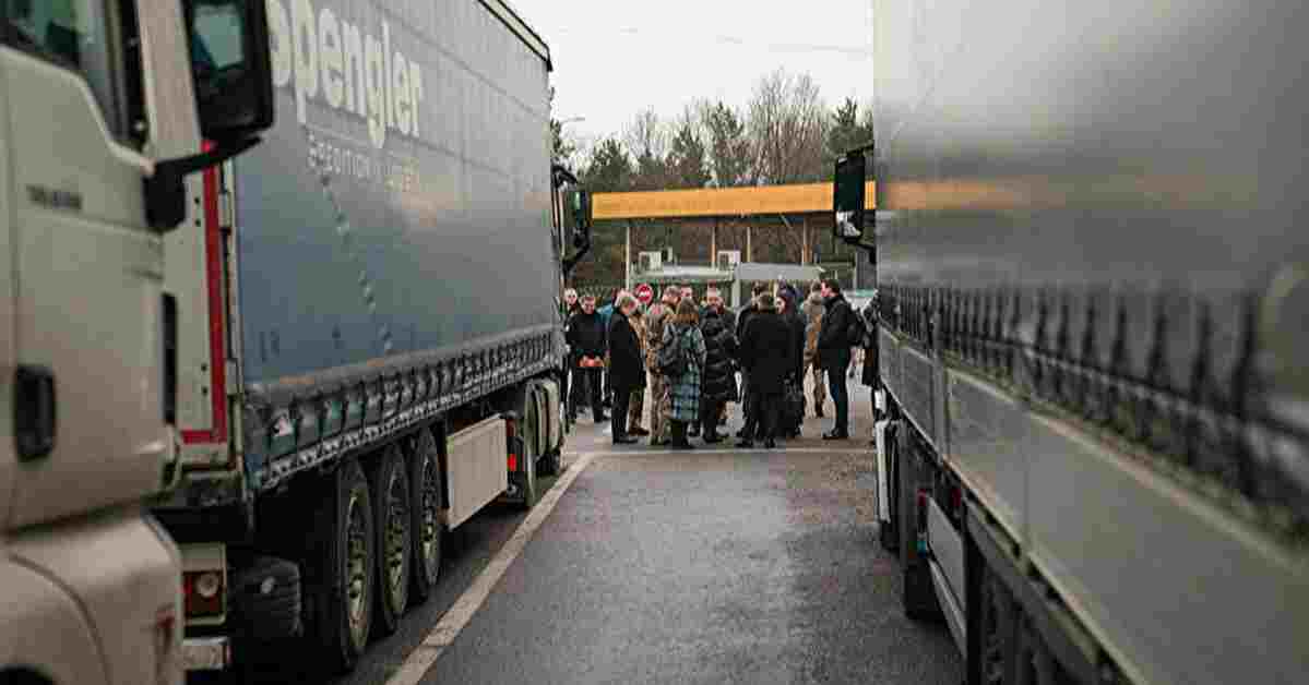 Польські фермери погодилися пропустити вантажівки на одному з пунктів пропуску