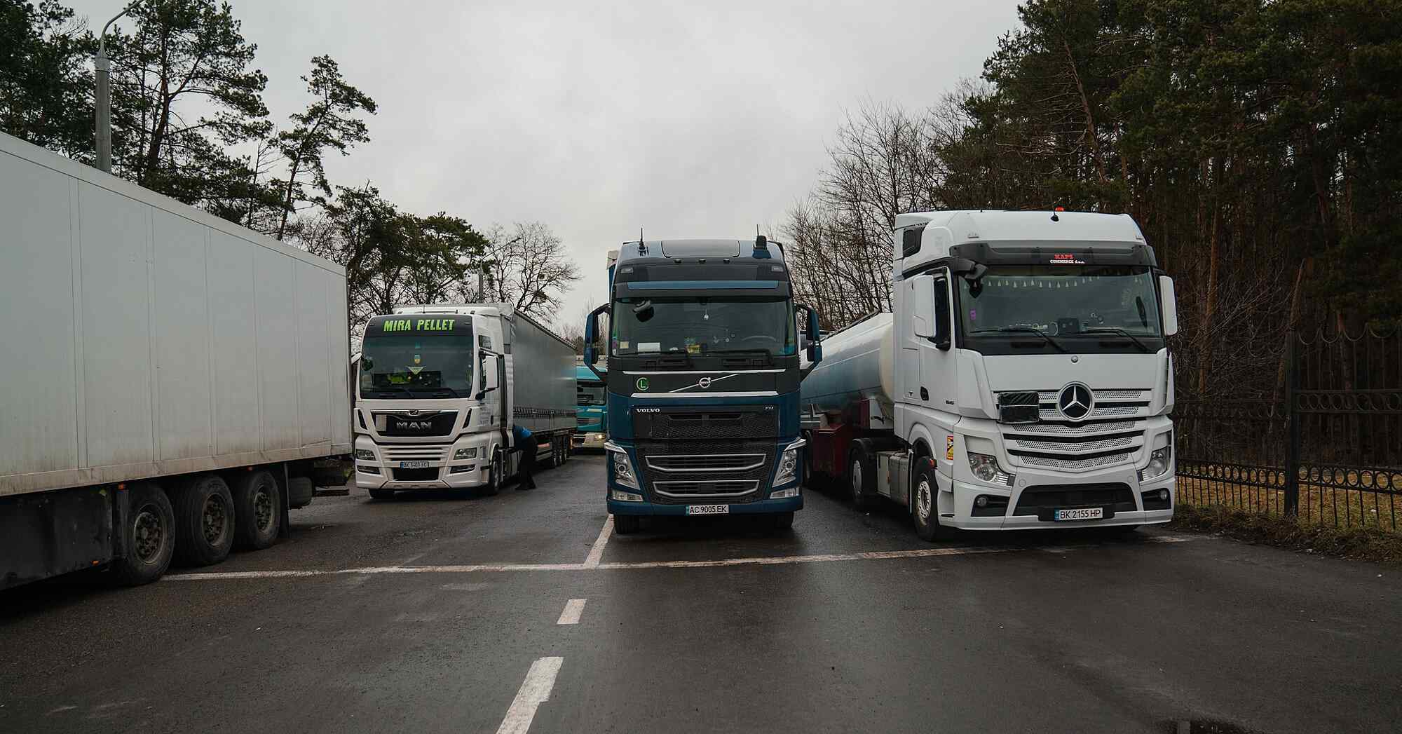 Польські фермери продовжать блокувати кордон з Україною до травня