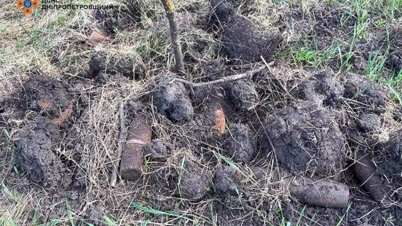 На Дніпропетровщині піротехніки ДСНС знищили 55 застарілих боєприпасів